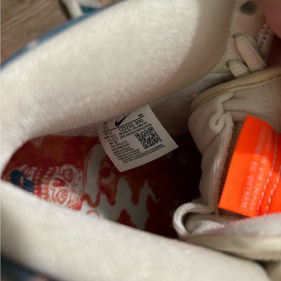 Nike Hawaiian Dunks - Picture 4 of 4